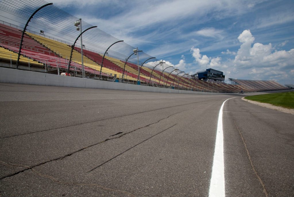 What makes a speedway a super speedway?